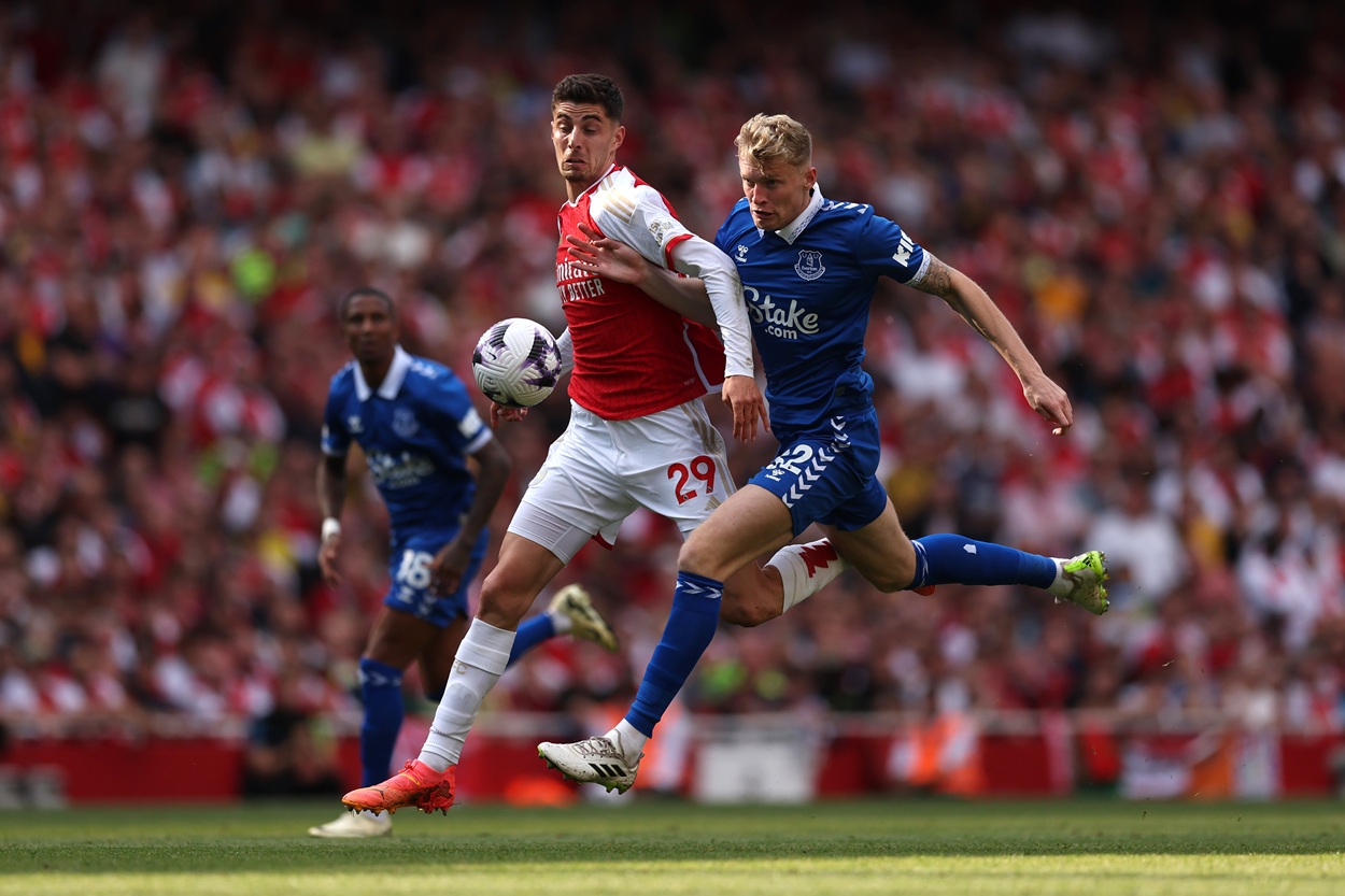 Everton Defender Celebrates The 0 0 Draw At Arsenal A Point Feels More