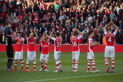 Arsenal_Squad_clapping