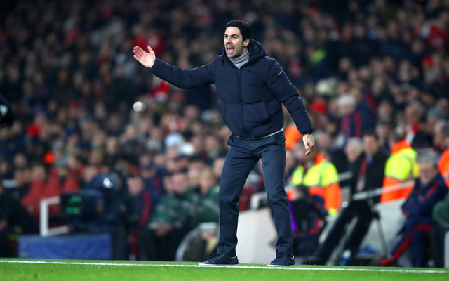 Arteta-shouting-at-Arsenal-players-on-touchline