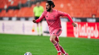 Real Madrid star who ‘wants to play’ is ‘perfect for Arsenal’