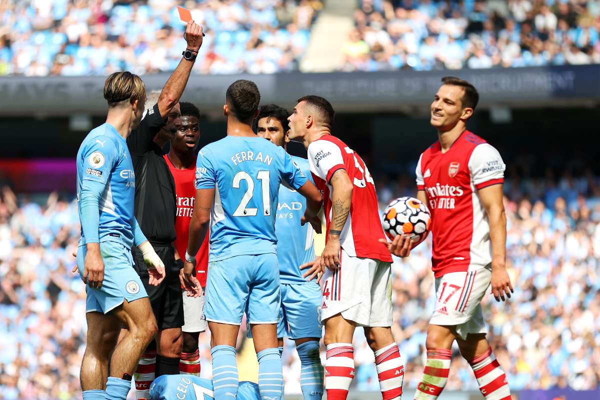 Man City humble Liverpool, close point on Arsenal