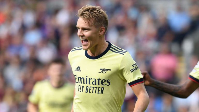 An Arsenal fan has been posting a sublime Odegaard pass every day and it's  glorious