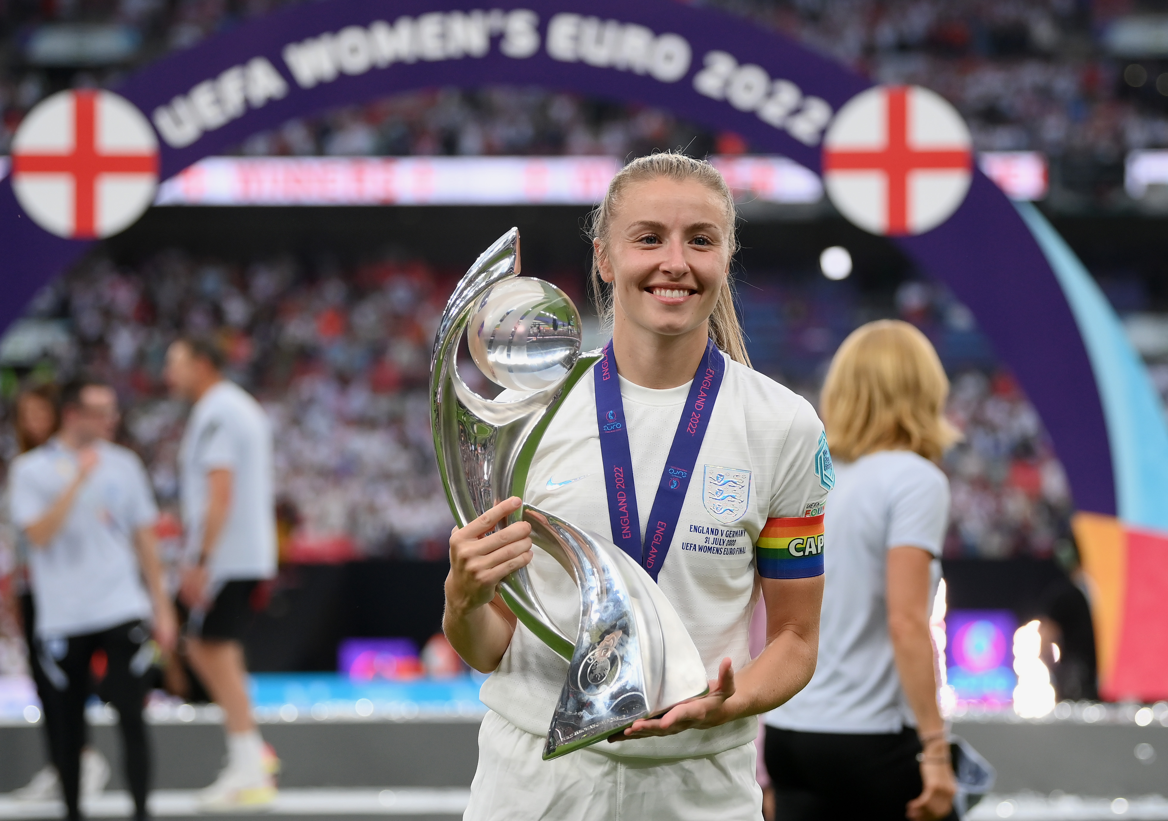 Beth Mead and Leah Williamson make history with Euro 2022 victory
