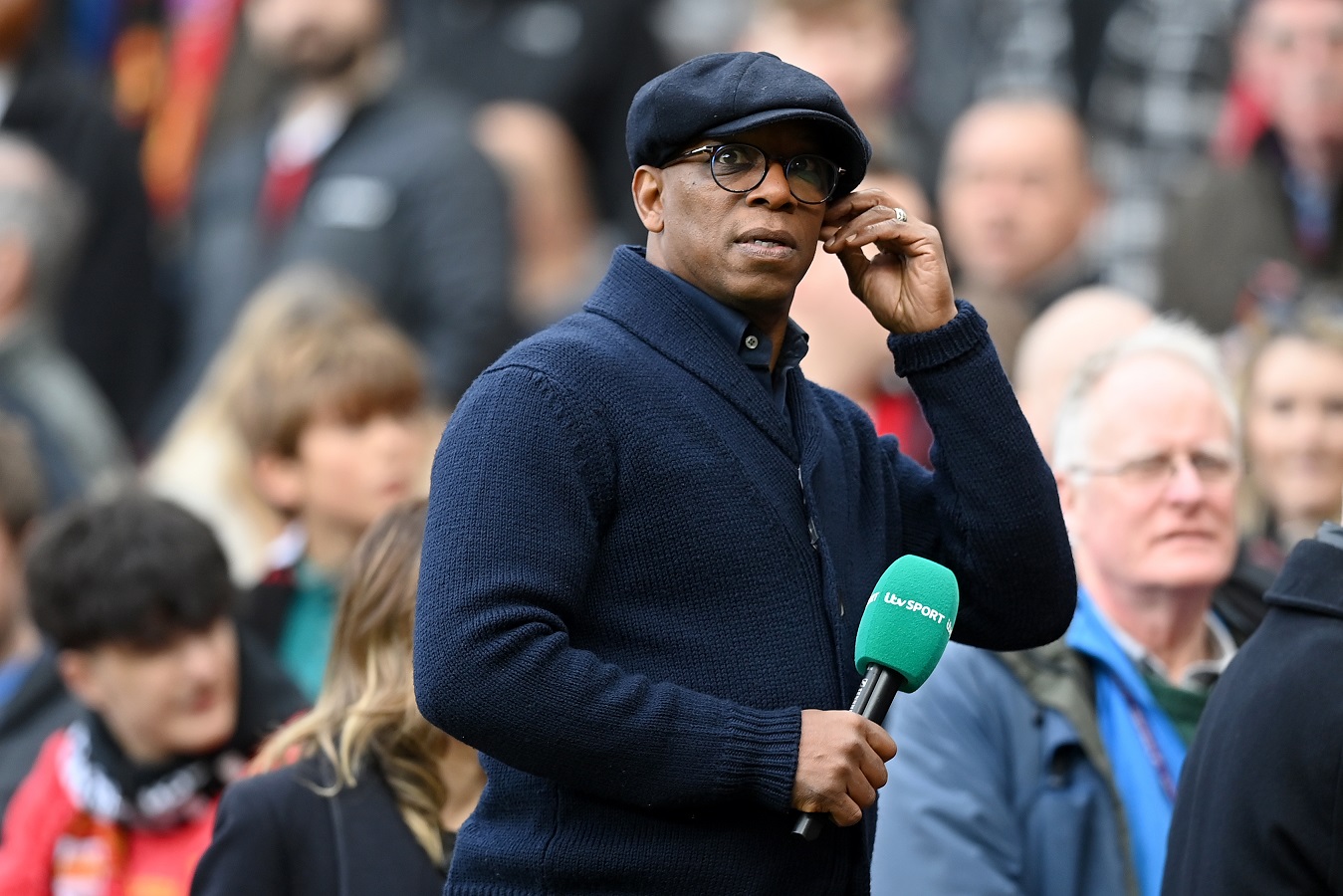 Ian Wright reacts to Saka getting booed by opposing fans