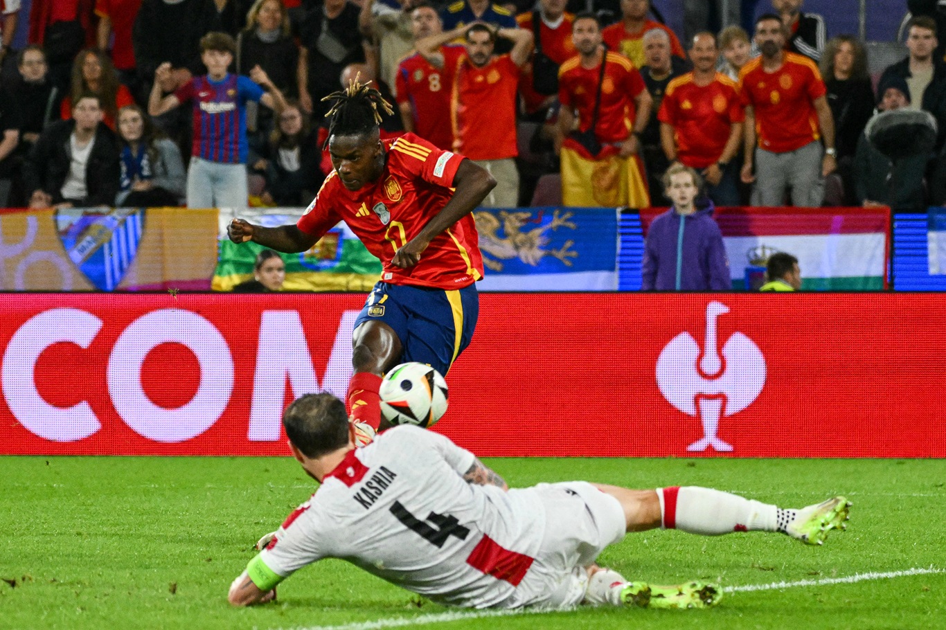 Nico Williams scoring for Spain