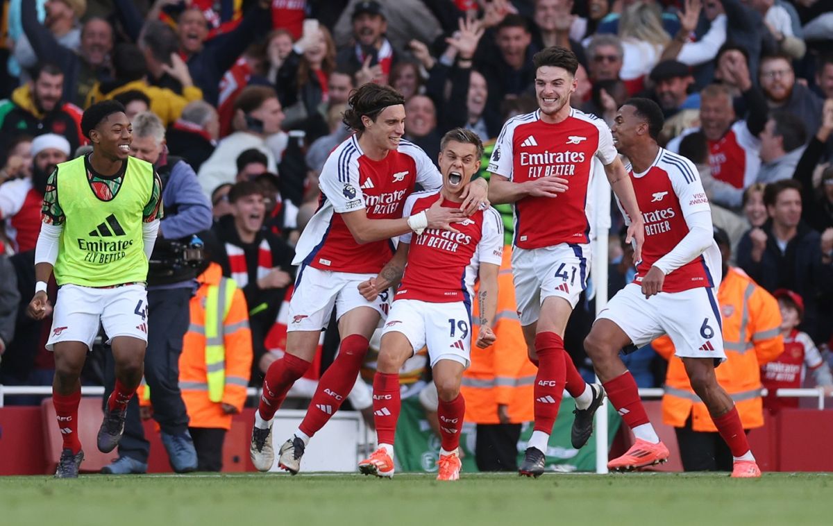 Arsenal displayed a fluid attacking style, characterized by quick passing and intelligent runs. The Gunners exploited the spaces left by Monaco, consistently pressing high and taking advantage of turnovers. The partnership between Saka, Gabriel Jesus, and Martin Ødegaard proved particularly effective, as they interchanged positions seamlessly, creating numerous scoring opportunities.
