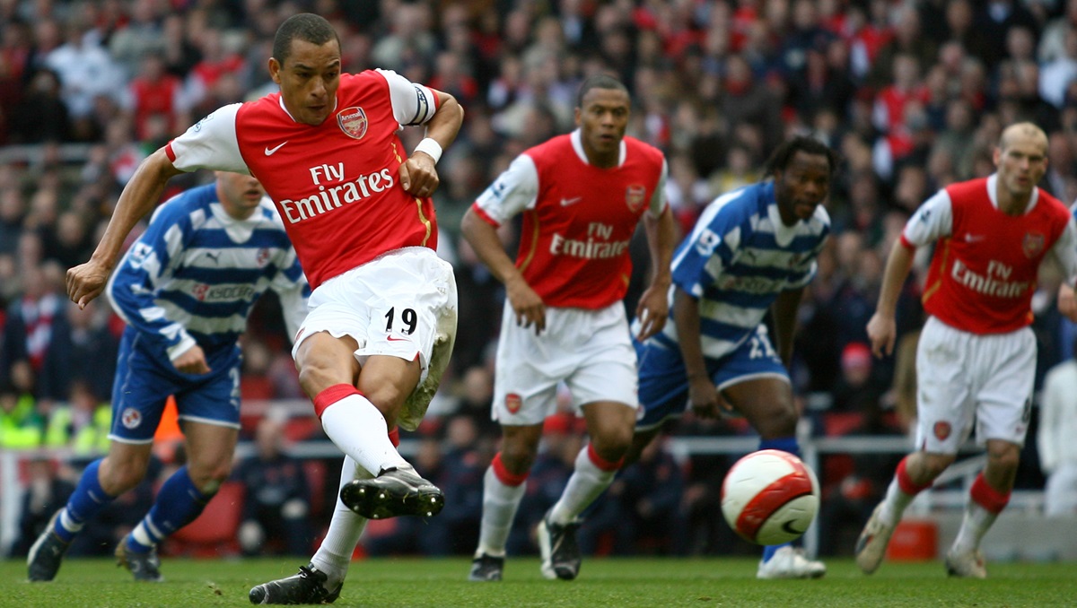 Gilberto scoring for Arsenal