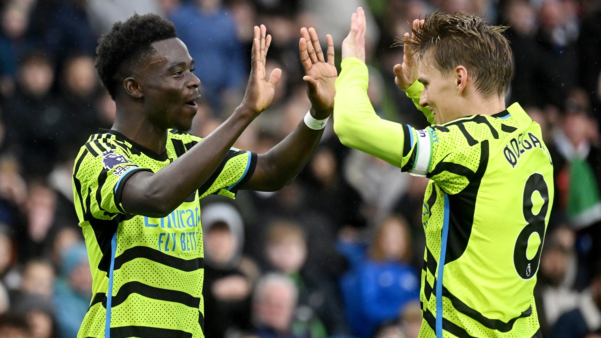 Saka and Odegaard celebrating against Brighton