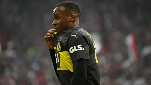Jamie Gittens v Augsburg