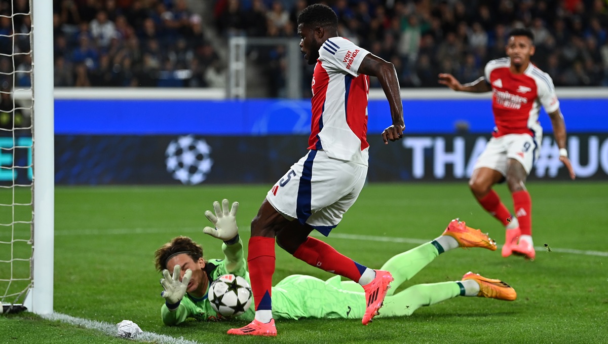 Marco Carnesecchi v Arsenal