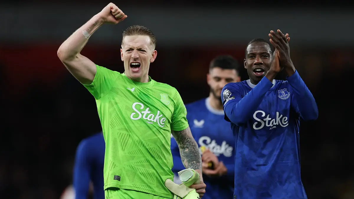 Everton defender celebrates the 0-0 draw at Arsenal “a point feels more like a win”