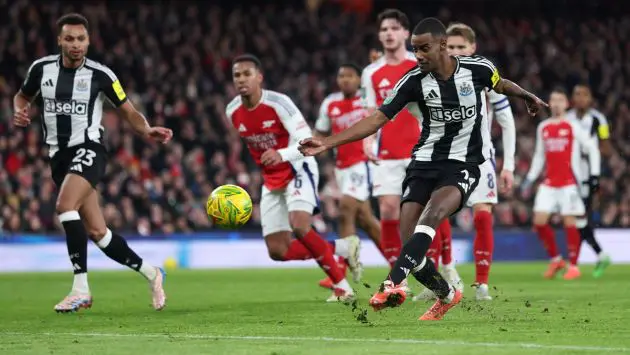 Isak scoring v Arsenal