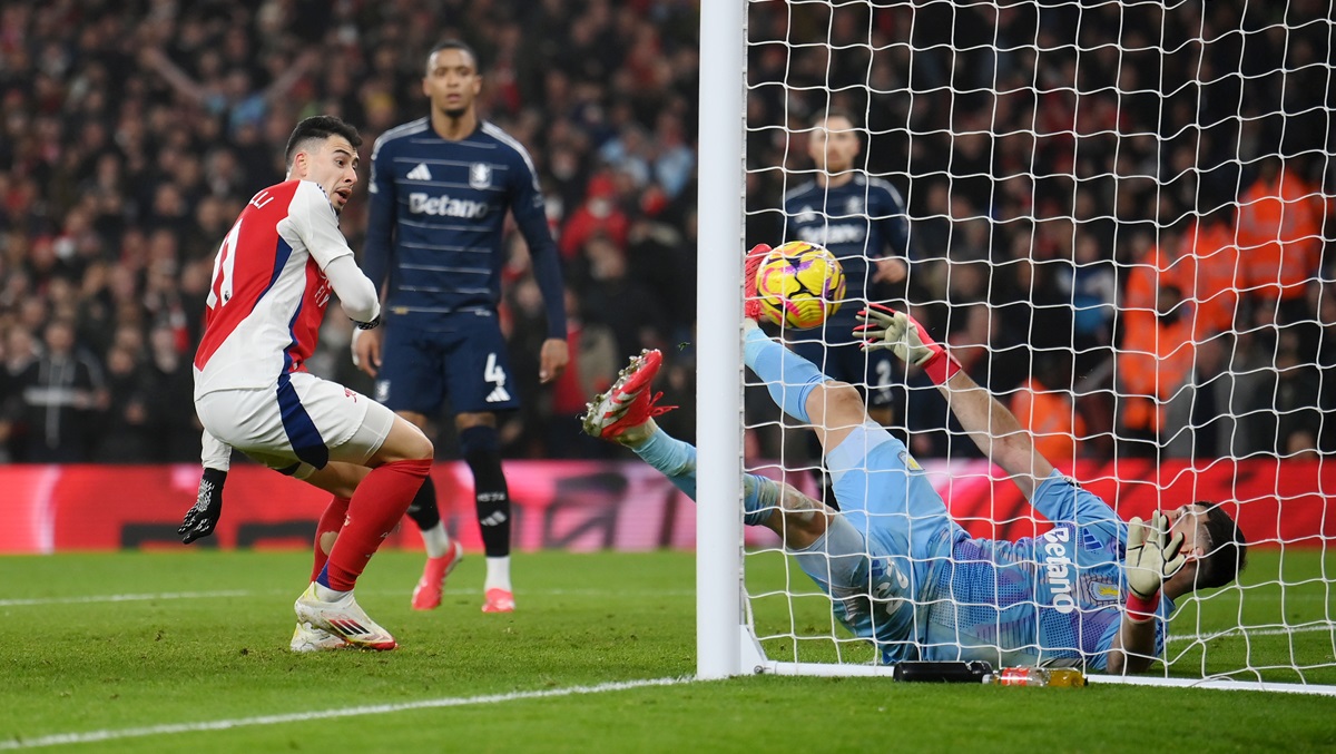 Martinelli scoring against Aston Villa