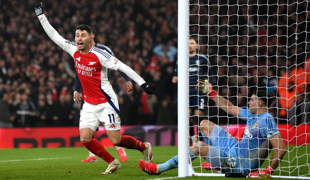 Martinelli scoring against Aston Villa