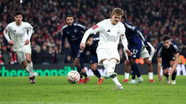 Odegaard peanlty miss v Man Utd