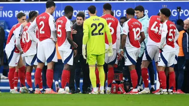 Arteta with players v Leicester