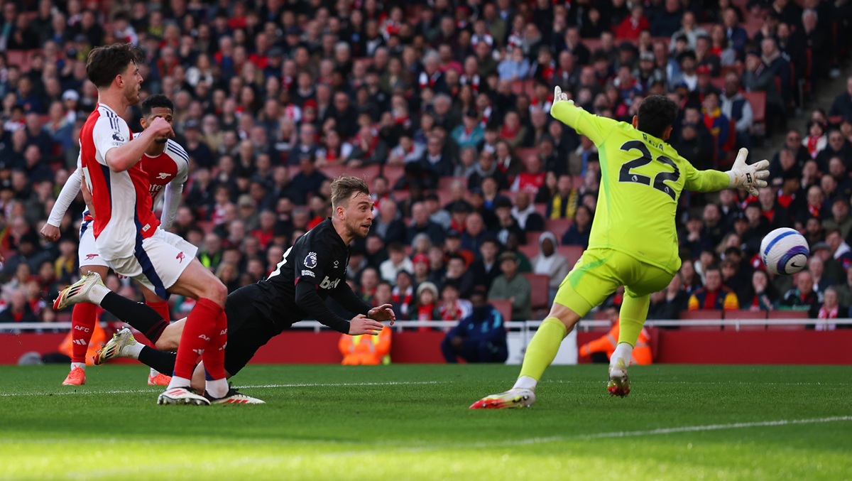 Bowen scoring against Arsenal