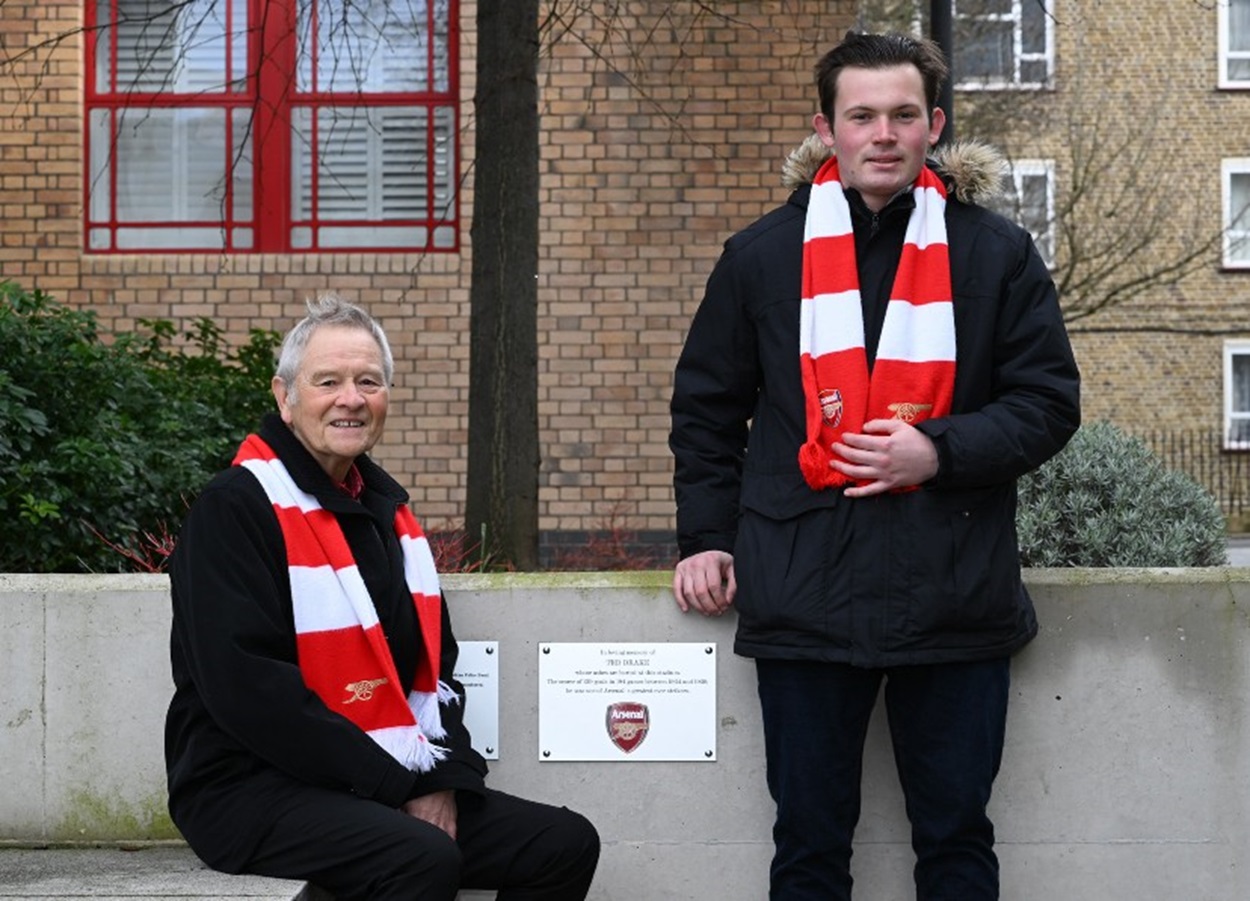 Arsenal’s Ted Drake once “The World’s greatest centre forward” plaque unveiled at Highbury