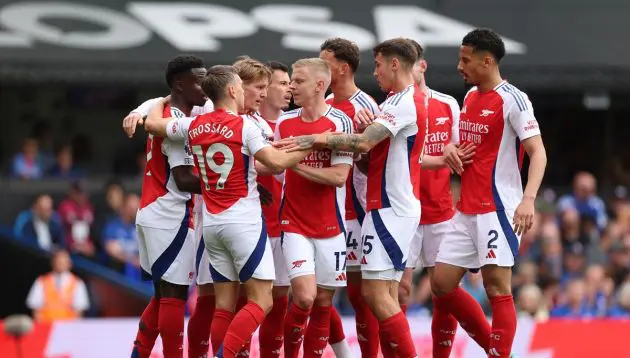 Arsenal players celebrating goal against Ipswich