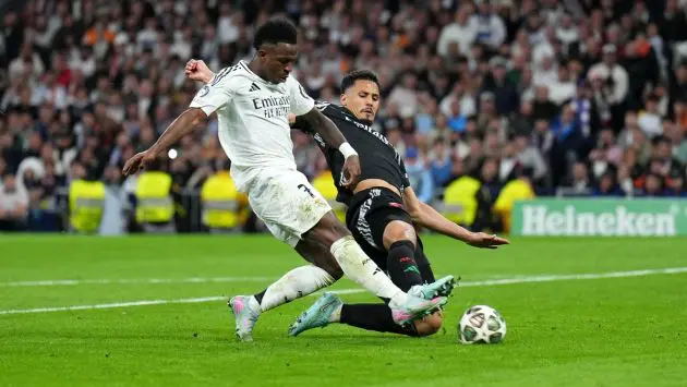 Saliba tackling Vinicius Jr