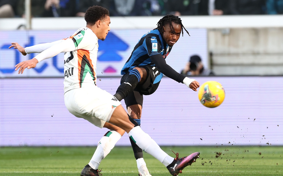 Ademola Lookman shooting against Venezia