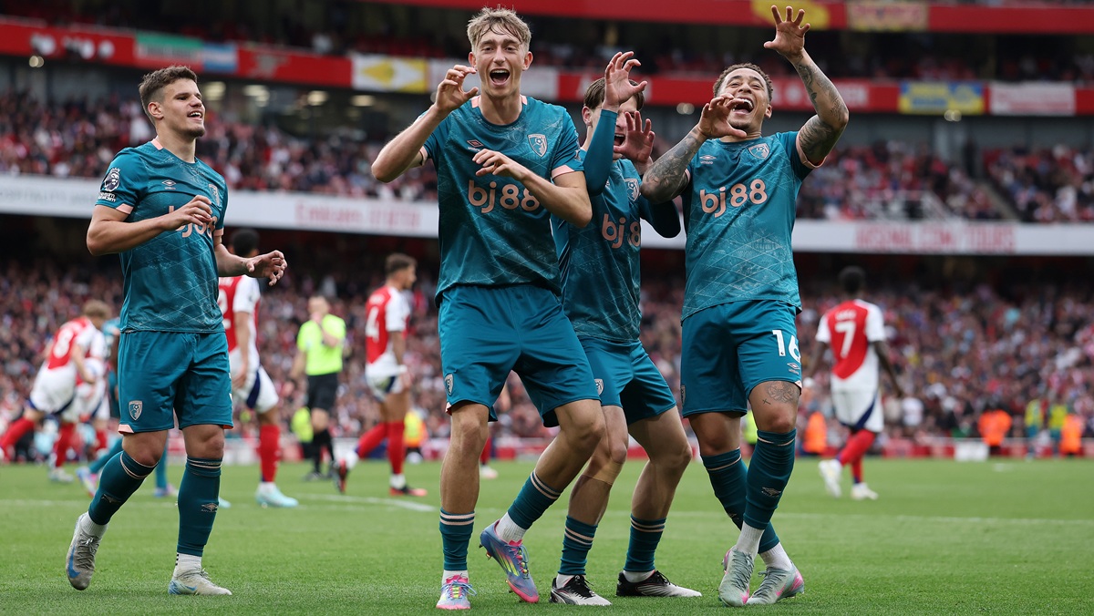 Huijsen celebrating against Arsenal