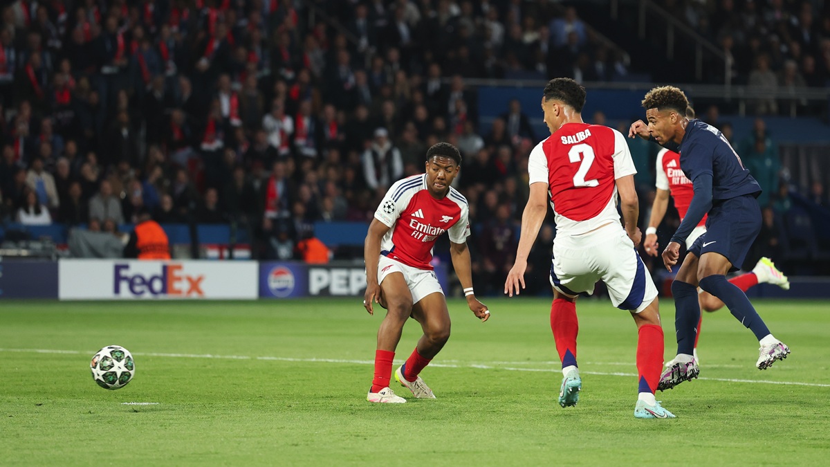 French media outlet hands harsh rating to Myles Lewis-Skelly against PSG