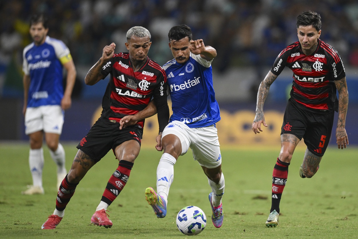 Arsenal monitoring Flamengo fullback amid growing interest