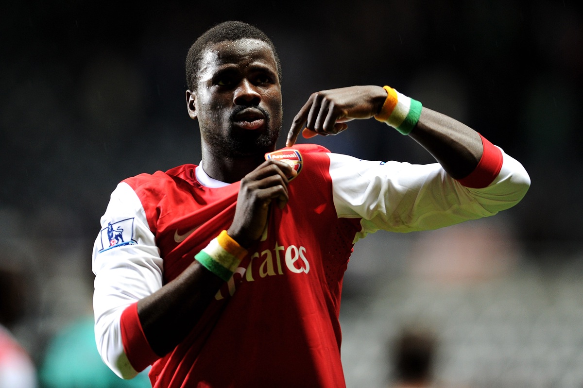 Eboue thinks Liverpool cannot be ruled out from chasing Arsenal yet