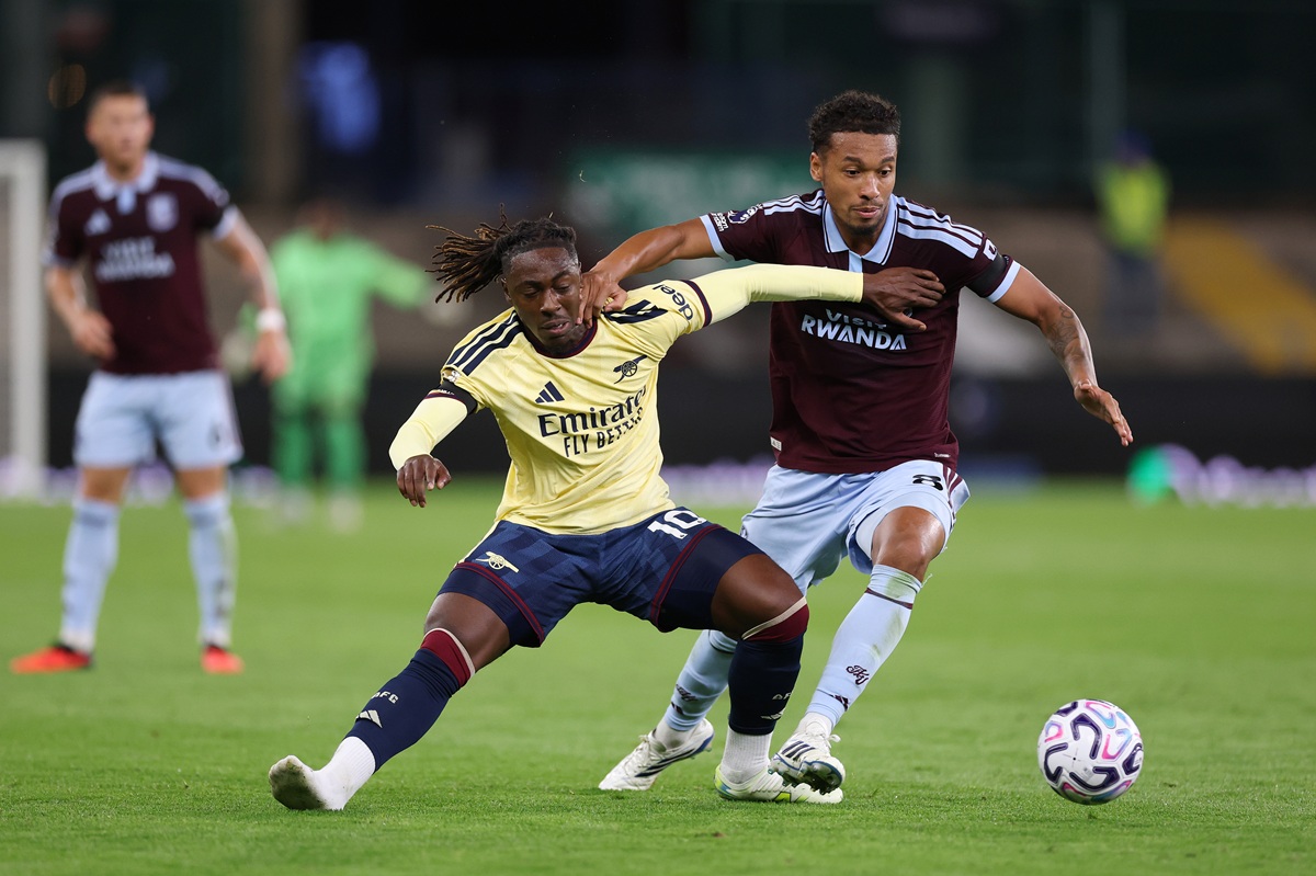 “In control” Gary Neville impressed with Arsenal’s performance against Villa