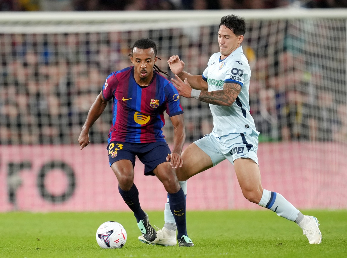 Arsenal want to sign Barcelona star but face Premier League competition